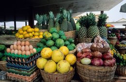 Africa;-Benin;-Cotonou;-Eggs;-Former-market;-Ganhi-market;-Grapefruit;-Kaleidos;-Kaleidos-images;-La-parole-à-limage;-Lime;-Market;-Onion;-Pineapple;-Stories-Pictures;-Tarek-Charara;-West-Africa
